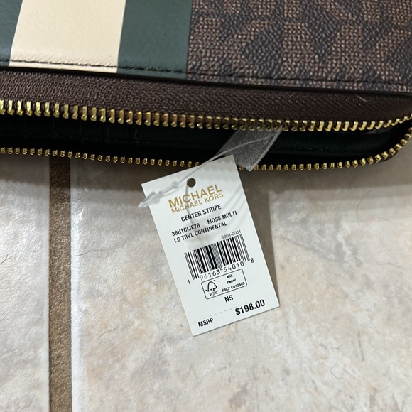 Michael Kors Center Stripe Lg Travel Continental Clutch